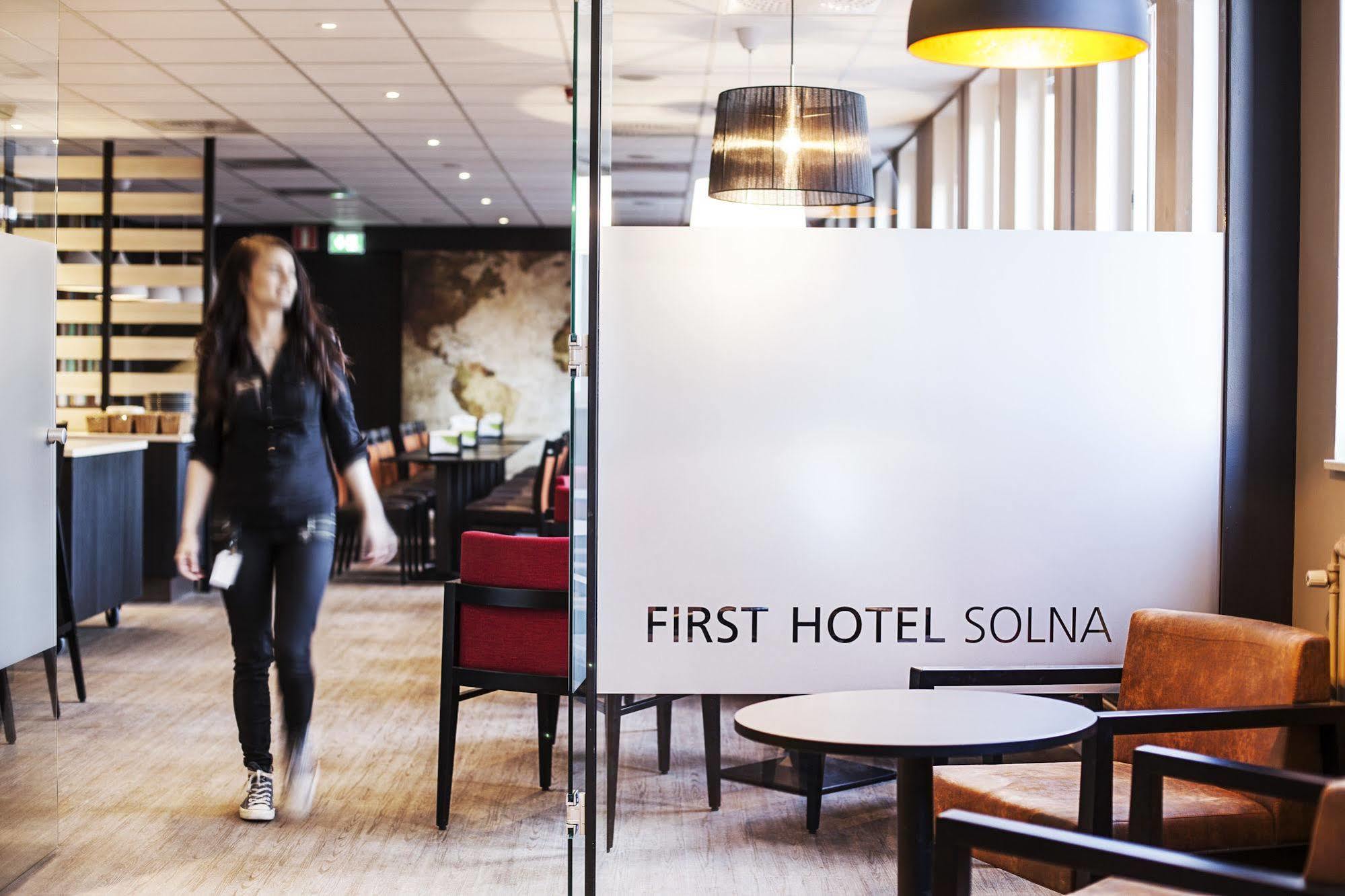 First Hotel Solna Bagian luar foto